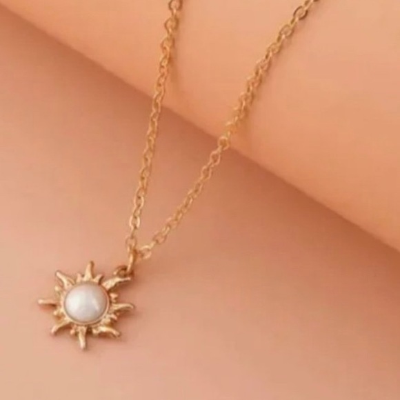 Acrylic Pearl Sun Pendant Necklace Gold - Picture 1 of 2